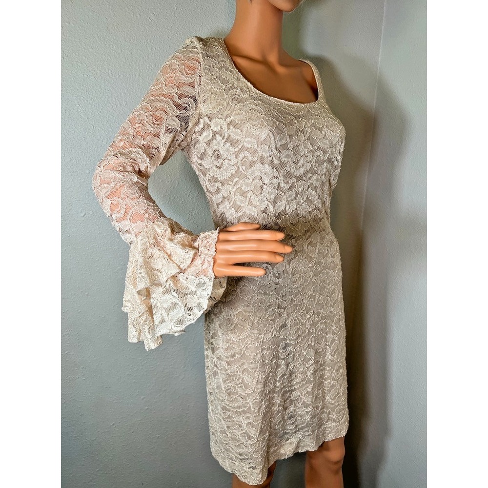 ONYX Nite Lace Cocktail Dress Stretch Lined Bell Sleeves Cream Size 8 USA